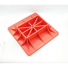 Dispozitiv de ridicare Podstawa pod podnosnik Farm Jack  typu Hi-Lift zwieksza powierzchnie nacisku. Zapobiega zapadaniu sie podnosnika w miekkim podlozu. DRAGON WINCH DWFJPODSTAWA