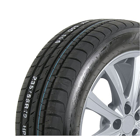 Anvelope vara SUV/4x4 2259113 Crugen HP91 KUMHO Vara Anvelopa 4x4 / SUV FR etichete: Din data de 01.05.2021: eficienta combustibil - C aderenta pe teren umed - B clasa de masurare a zgomotului i rezistenei la rul KUMHO 235/55R18 LTKU 100H HP91