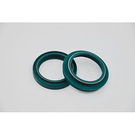 Set etansare suspensi fata Complete set of oil and dust gaskets for the front suspension Showa 41 oil 41 x 54 x 9 dust-proof 41 x 54.4 x 5.8 SHOWA quantity per packaging: 2pcs PL na jedna golen SKF KITG-41S